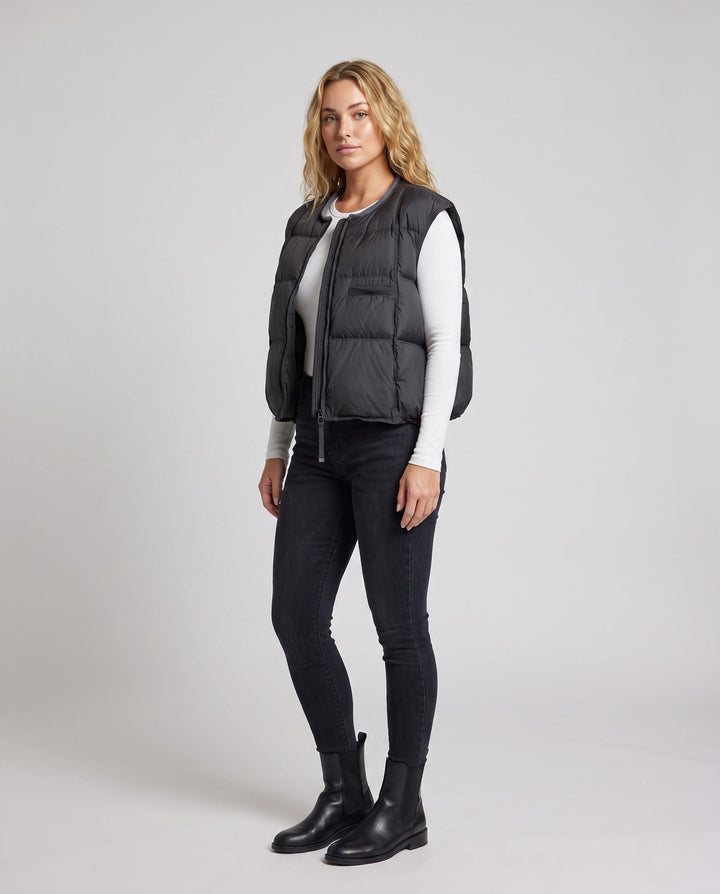 Dam Ultra-Lätt Vadderad Sleeveless Thermoväst med Round Neckline, Square Quilting, och Justerbar Drawstring Nederkant.