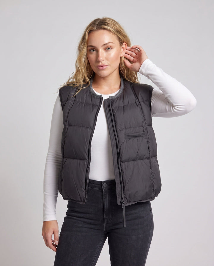 Dam Ultra-Lätt Vadderad Sleeveless Thermoväst med Round Neckline, Square Quilting, och Justerbar Drawstring Nederkant.