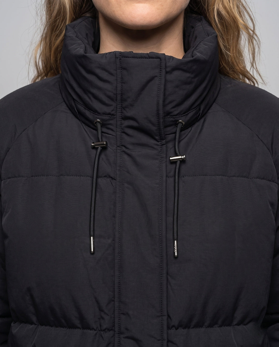 Unisex Oversize Quiltad Jacka med Contrast Stripes på Ärmar, Hög-Closing Krage, och Huva Knäppning