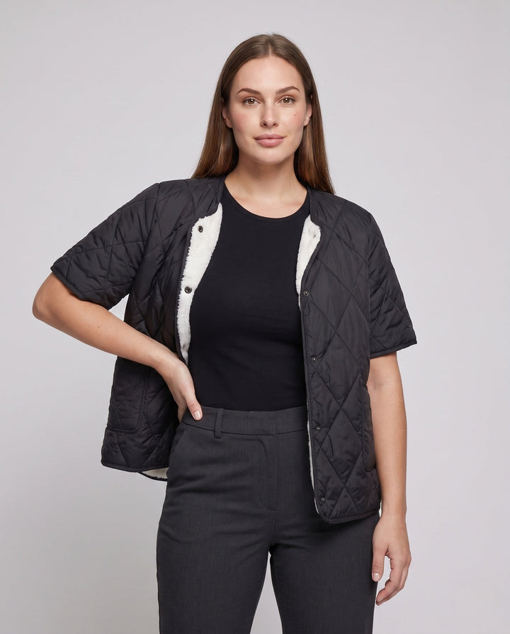 Dam Kort Sleeved Quiltad Väst med Teddy Foder