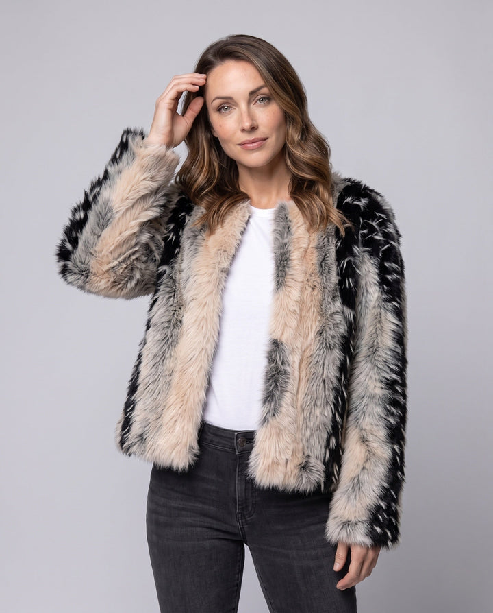 Dam kort Faux Fur jacka med kontrasterande Fur Stripes och Round Neckline