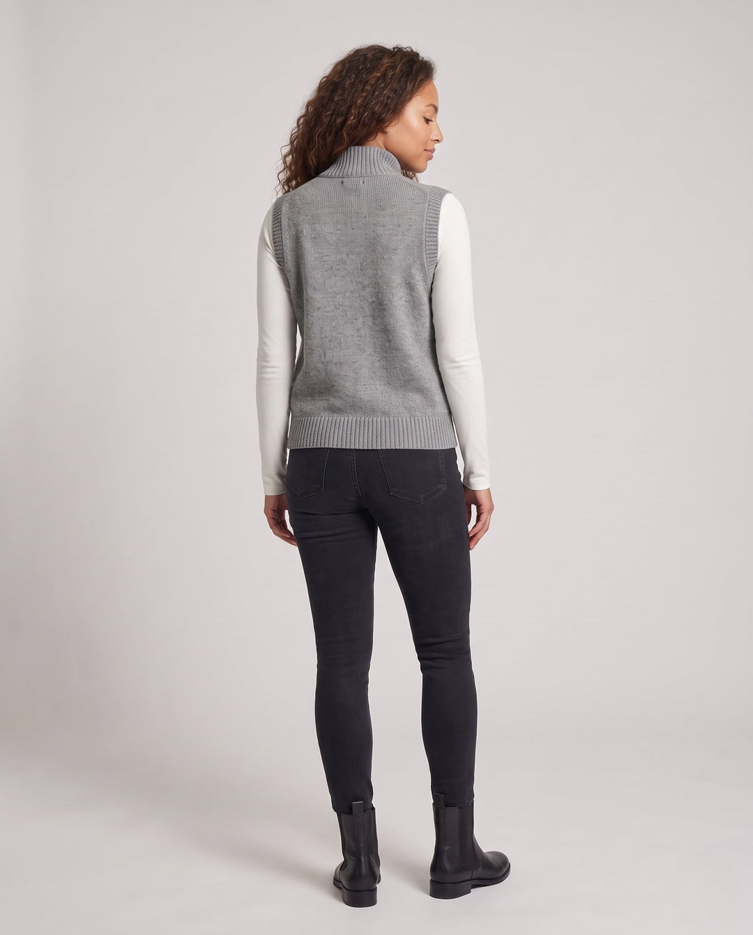 Dam ärmlös structured knit väst med hög ribbed krage, dold knappslå och inset fickor