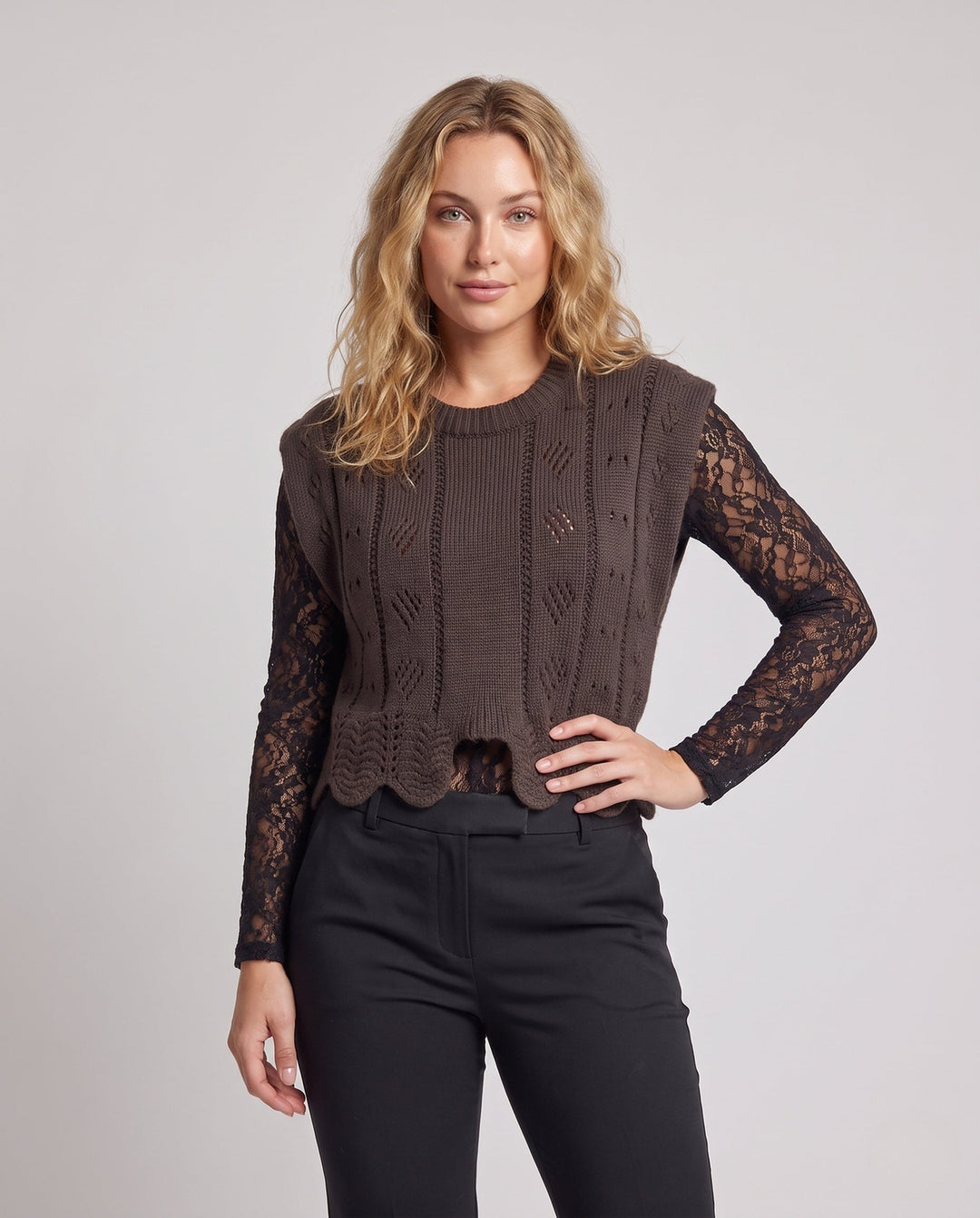 Dam Knitted Lace ärmlös väst med Shell fåll