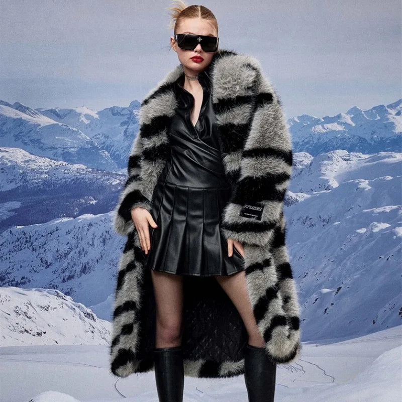 | Lång Päls Kappa Dam med Animal Tryck - Luxurious &amp; stilren vinter Design