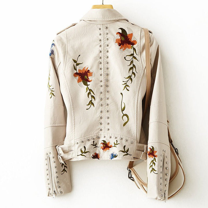 | Dam läder jacka med stud accent och floral mönster