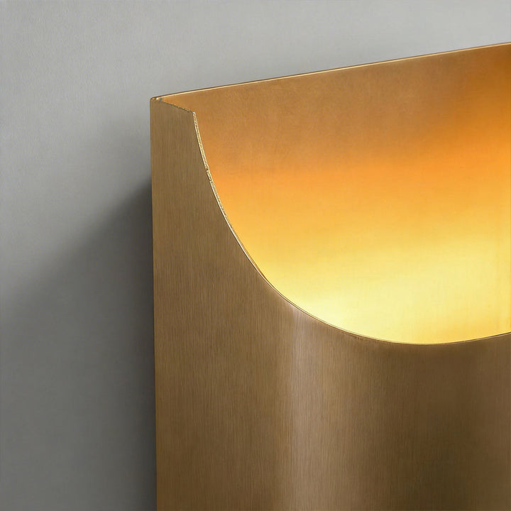 Modern Minimalist Vägglampa i Mässing med Upp- och Nedljus