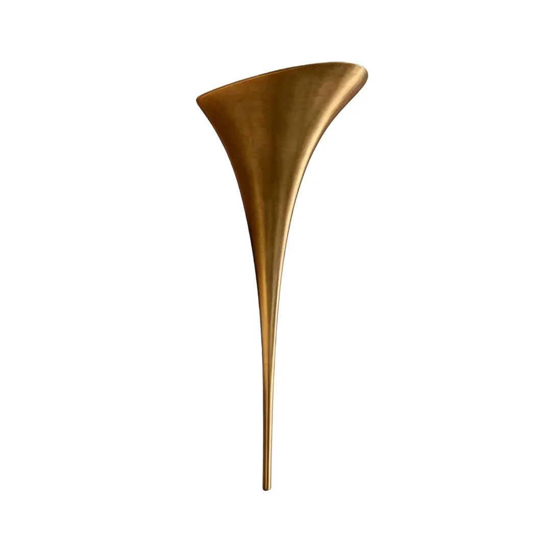 Modern mässingsväggsarmatur Skulptural trumpetformad ljuskälla