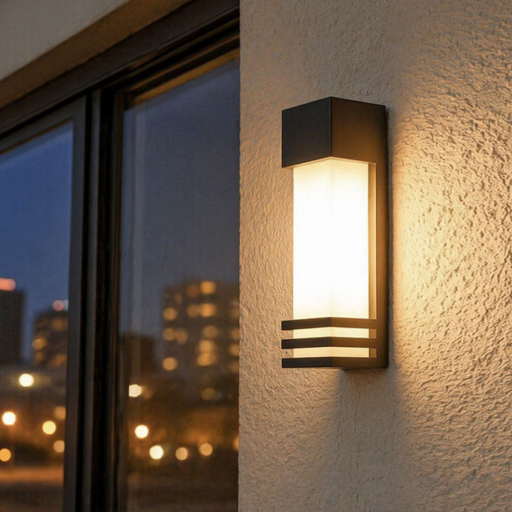 Solväggmonterade lampor utomhus vattentålig trädgårdslampa