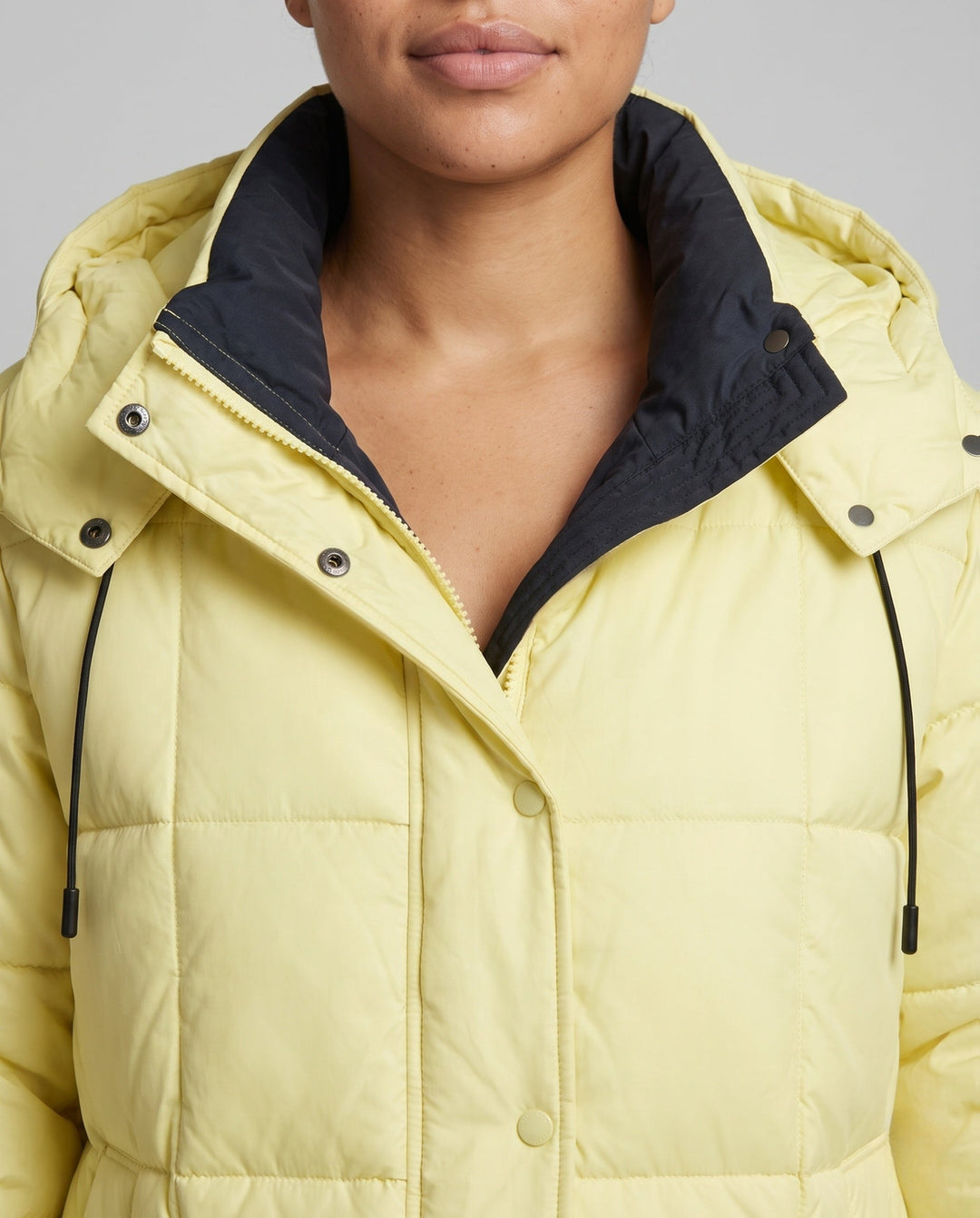 Dam Shiny Quiltad Jacka med Integrated Huva, Two-Way Dragkedja, och Termisk Padding